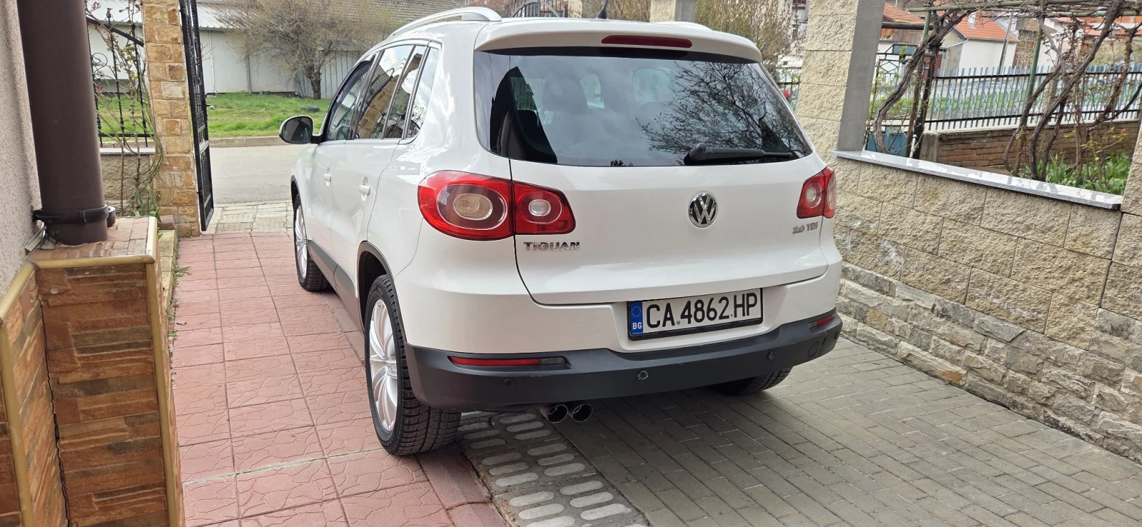 VW Tiguan 2.0TDI 4Motion, снимка 2 - Автомобили и джипове - 53978426