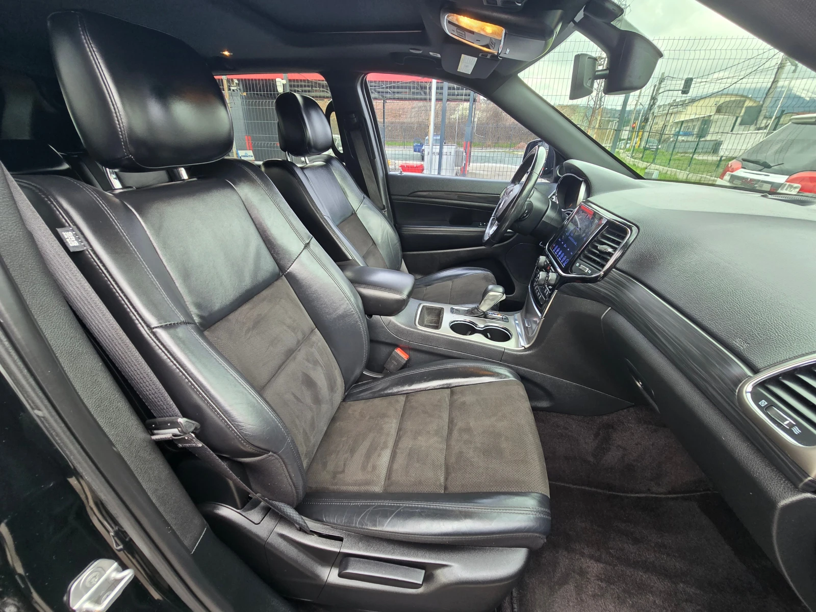 Jeep Cherokee 3.6i/ Авт./Лизинг, снимка 14 - Автомобили и джипове - 54080044