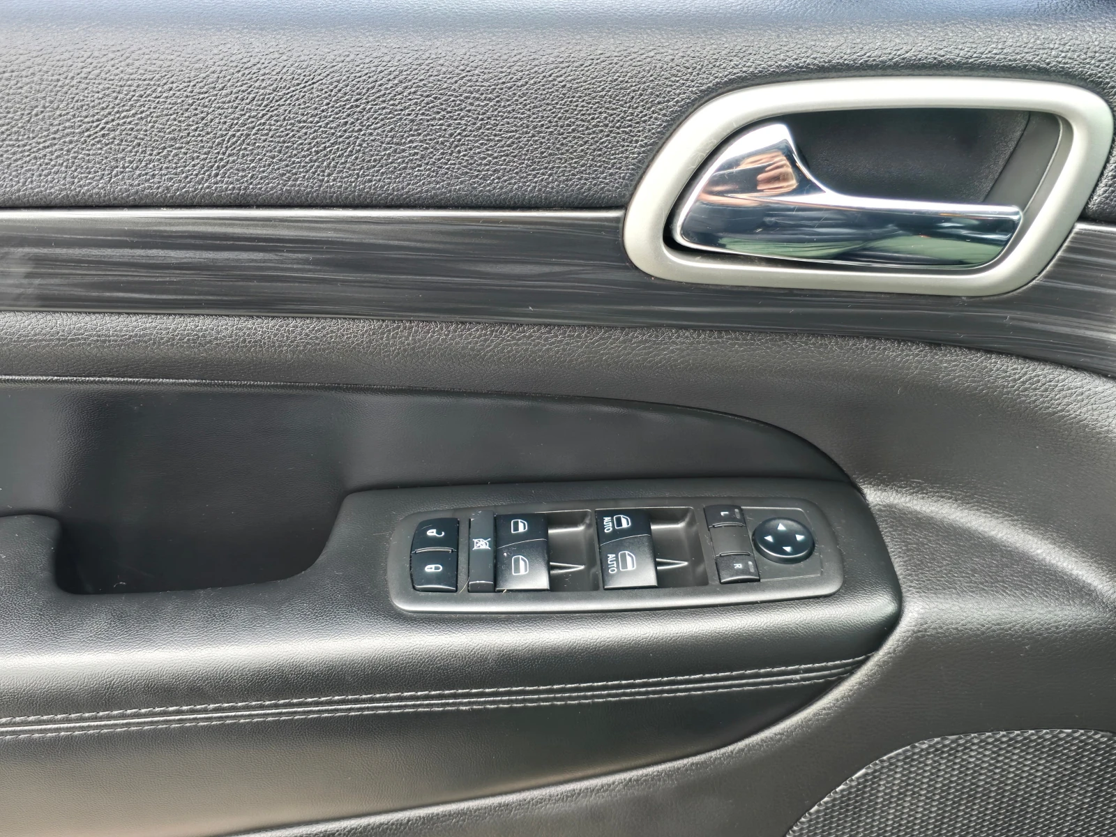 Jeep Cherokee 3.6i/ Авт./Лизинг, снимка 8 - Автомобили и джипове - 54080044