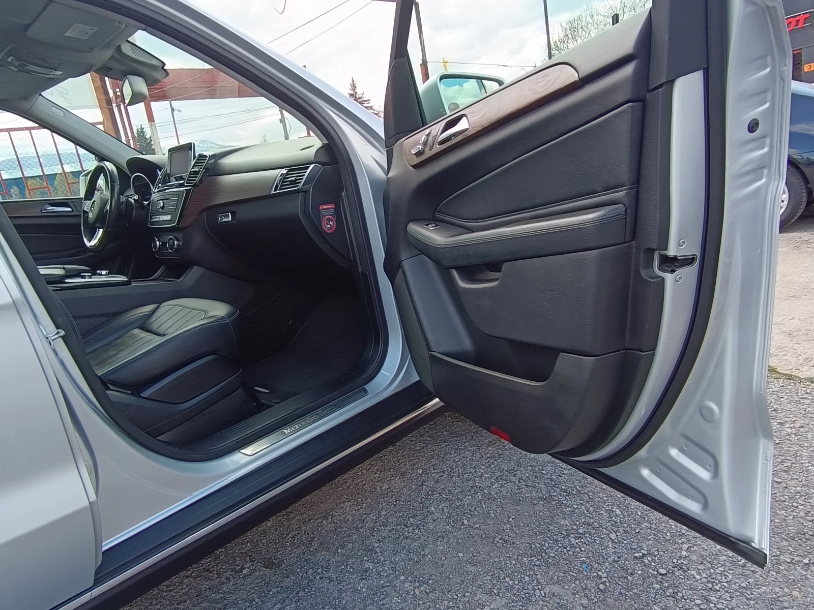 Mercedes-Benz GLE 350 ШВЕЙЦАРИЯ !!! ВСИЧКО ПЛАТЕНО !!! ОБСЛУЖЕН !!!, снимка 12 - Автомобили и джипове - 54148701