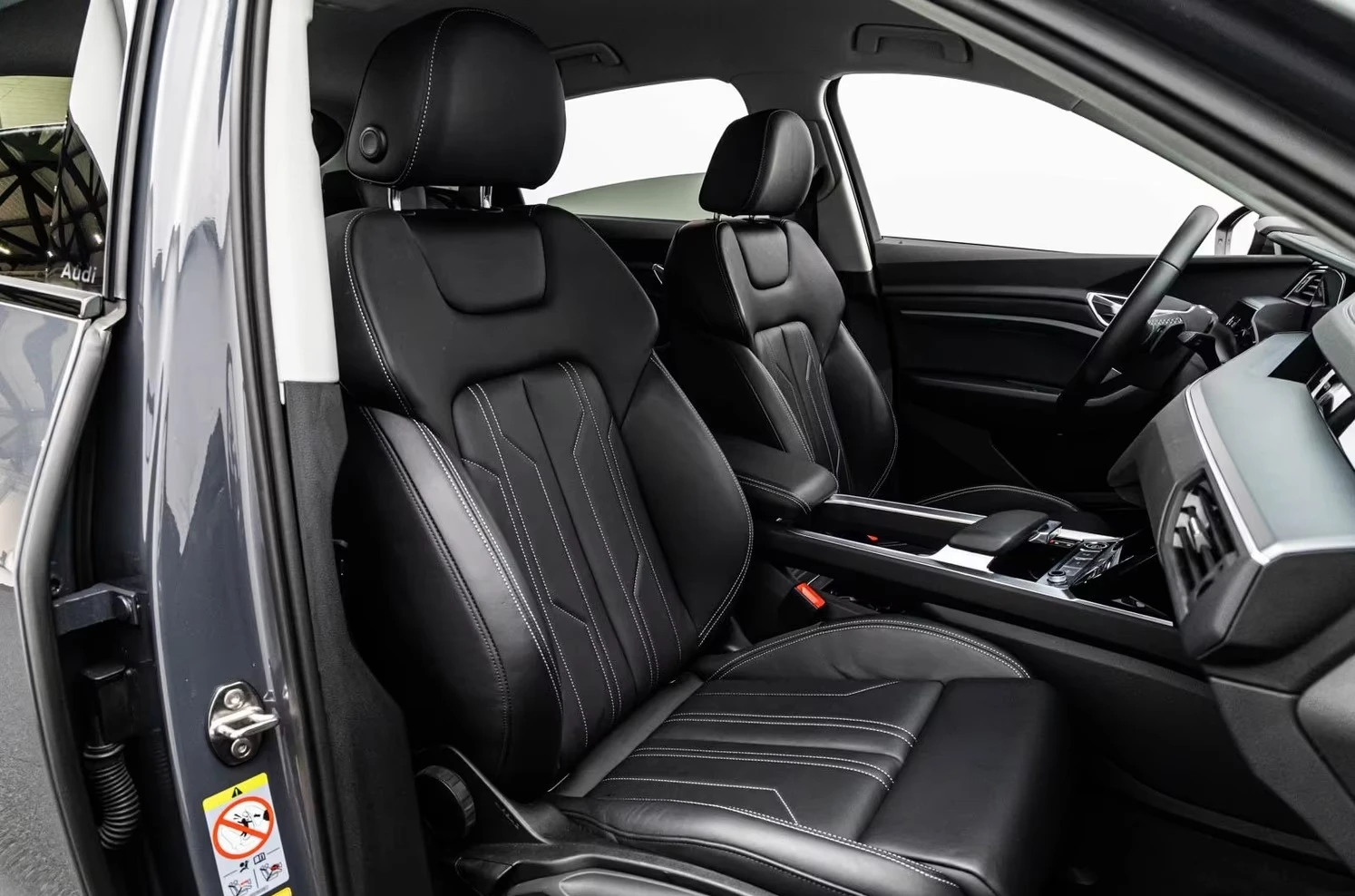 Audi Q8 50 E-TRON/ S-LINE/ QUATTRO/ SPORTBACK/ 360/ MATRIX, снимка 16 - Автомобили и джипове - 55204052