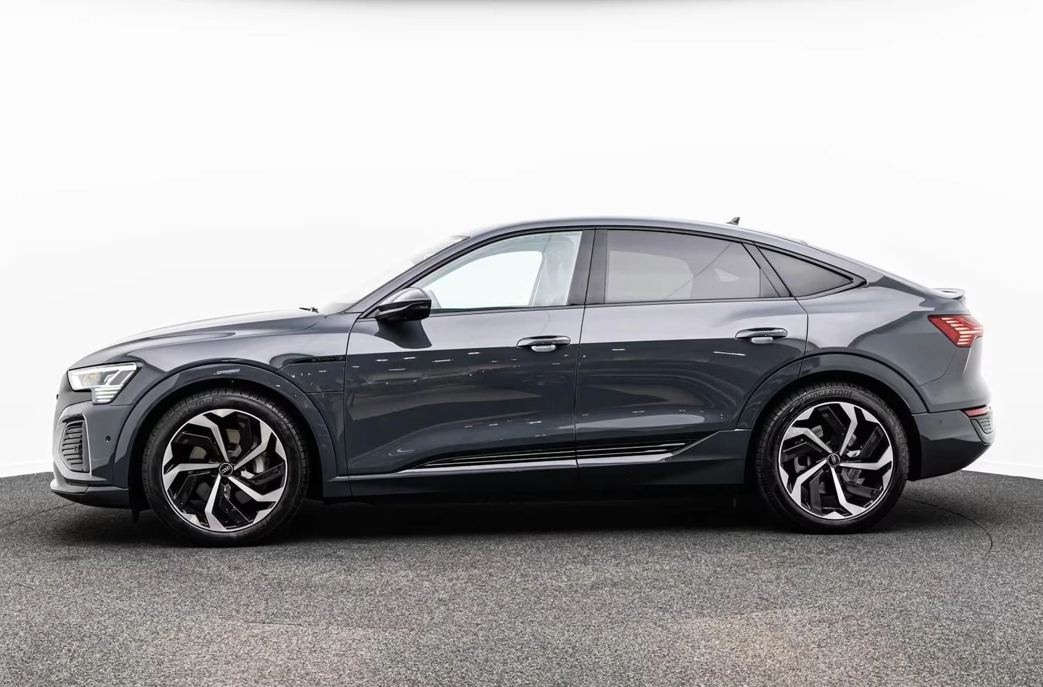 Audi Q8 50 E-TRON/ S-LINE/ QUATTRO/ SPORTBACK/ 360/ MATRIX, снимка 4 - Автомобили и джипове - 55204052
