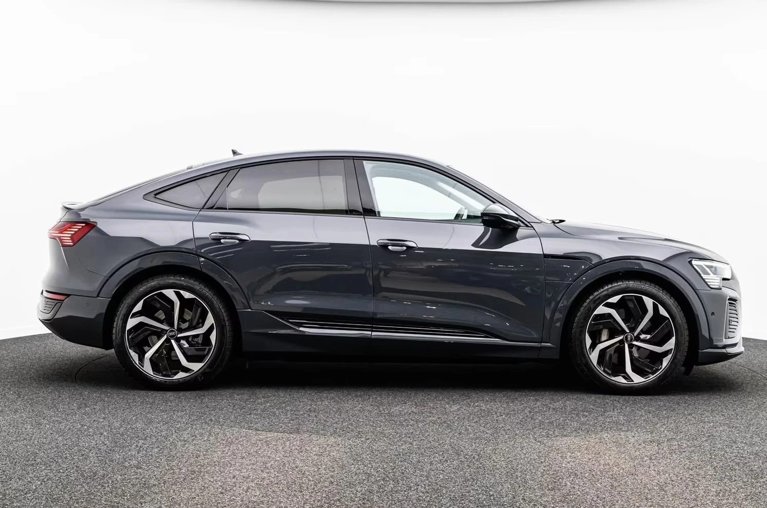 Audi Q8 50 E-TRON/ S-LINE/ QUATTRO/ SPORTBACK/ 360/ MATRIX, снимка 8 - Автомобили и джипове - 55204052