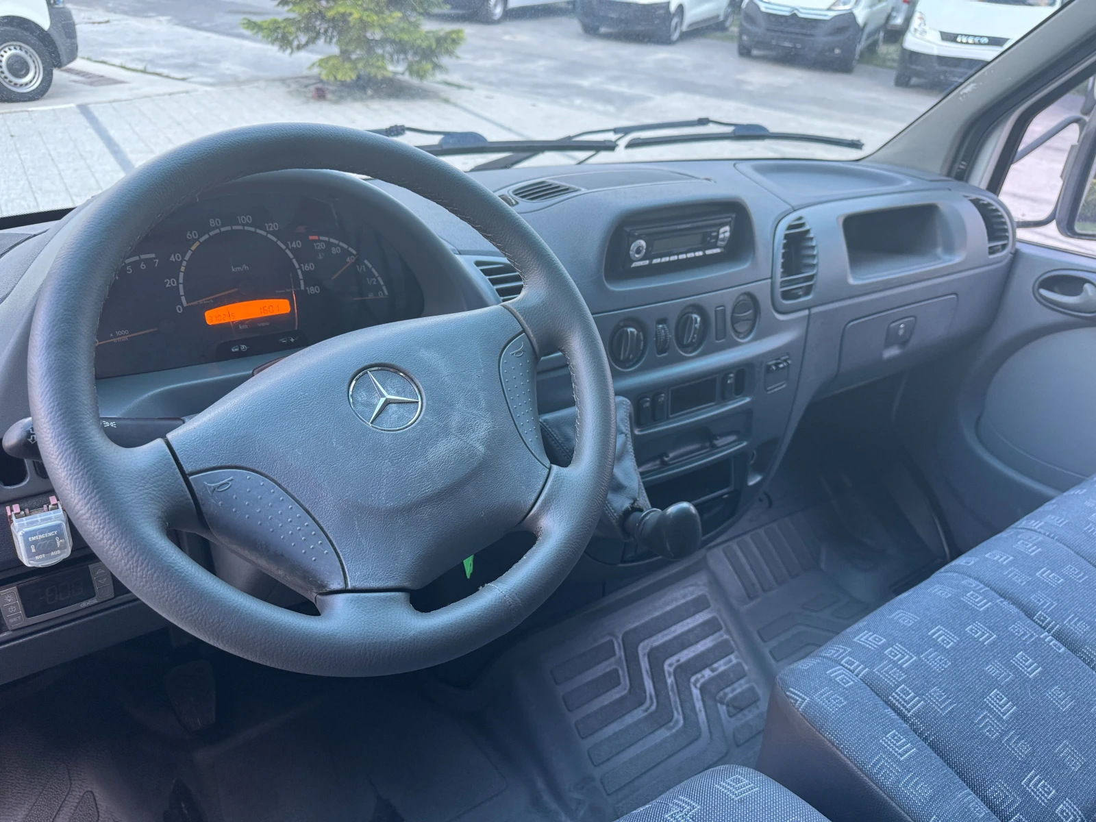 Mercedes-Benz Sprinter 416 CDI Хладилен до 3.5т. 3.67м. Клима - изображение 9