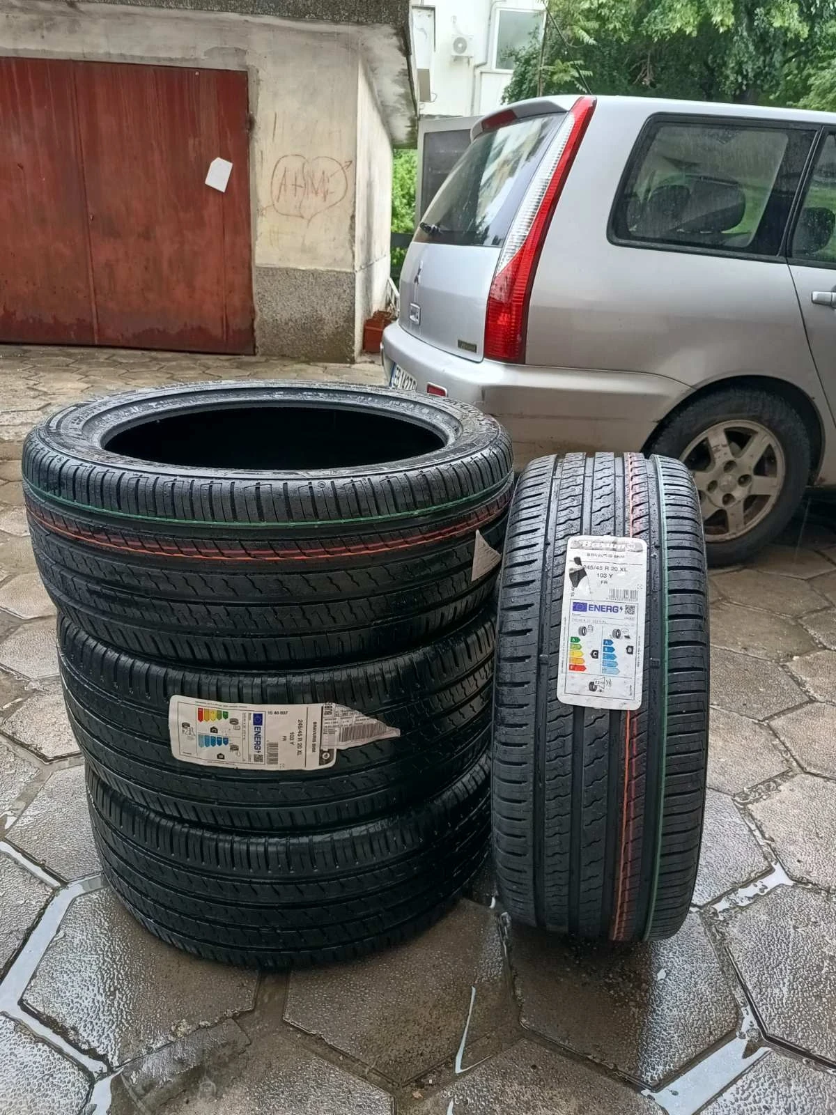 Гуми Летни 245/45R20, снимка 2 - Гуми и джанти - 56272109