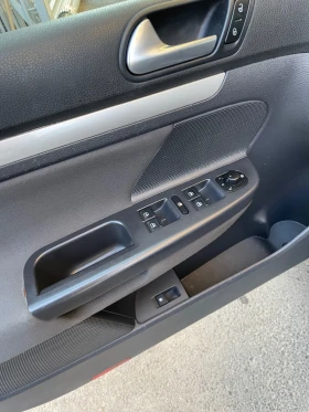 VW Golf INDIVIDUAL EDITION 1.9TDI ЗАПАЗЕН , снимка 11