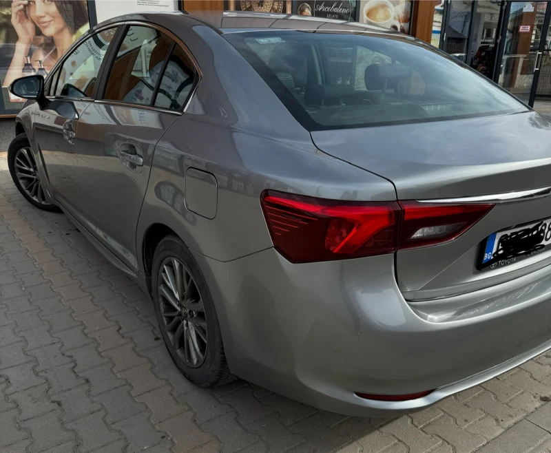 Toyota Avensis 2D-4D, снимка 3 - Автомобили и джипове - 49533355