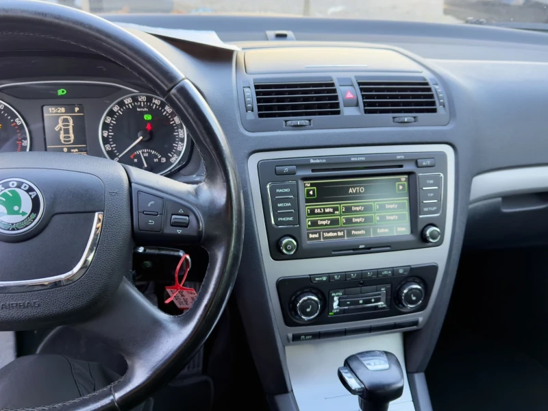 Skoda Octavia 1.8 Б AVTOMAT 160 KC, снимка 10 - Автомобили и джипове - 52043547