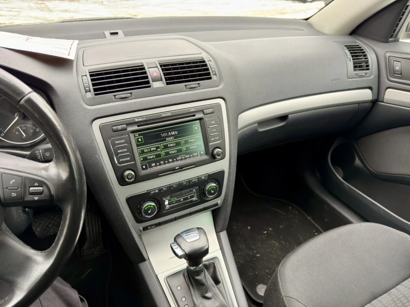 Skoda Octavia 1.8 Б AVTOMAT 160 KC, снимка 10 - Автомобили и джипове - 52043547