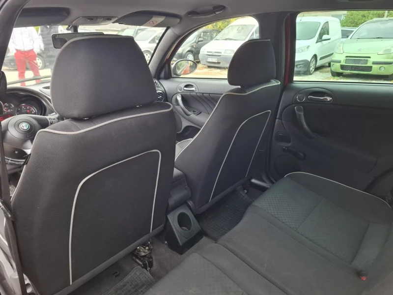 Alfa Romeo 147 1.6 Бензин 120 кс ФЕЙСЛИФТ, снимка 11 - Автомобили и джипове - 52043547