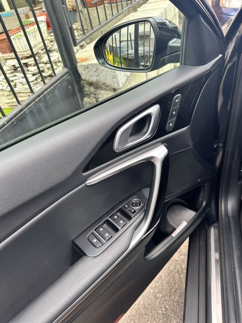 Kia XCeed, снимка 2 - Автомобили и джипове - 52399466