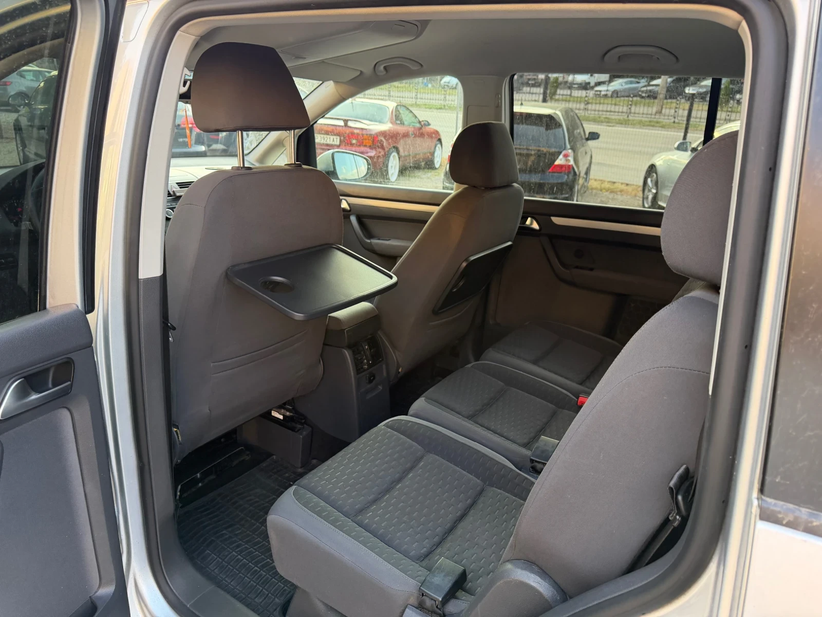 VW Touran 1.6Д CROSS, снимка 12 - Автомобили и джипове - 52043547