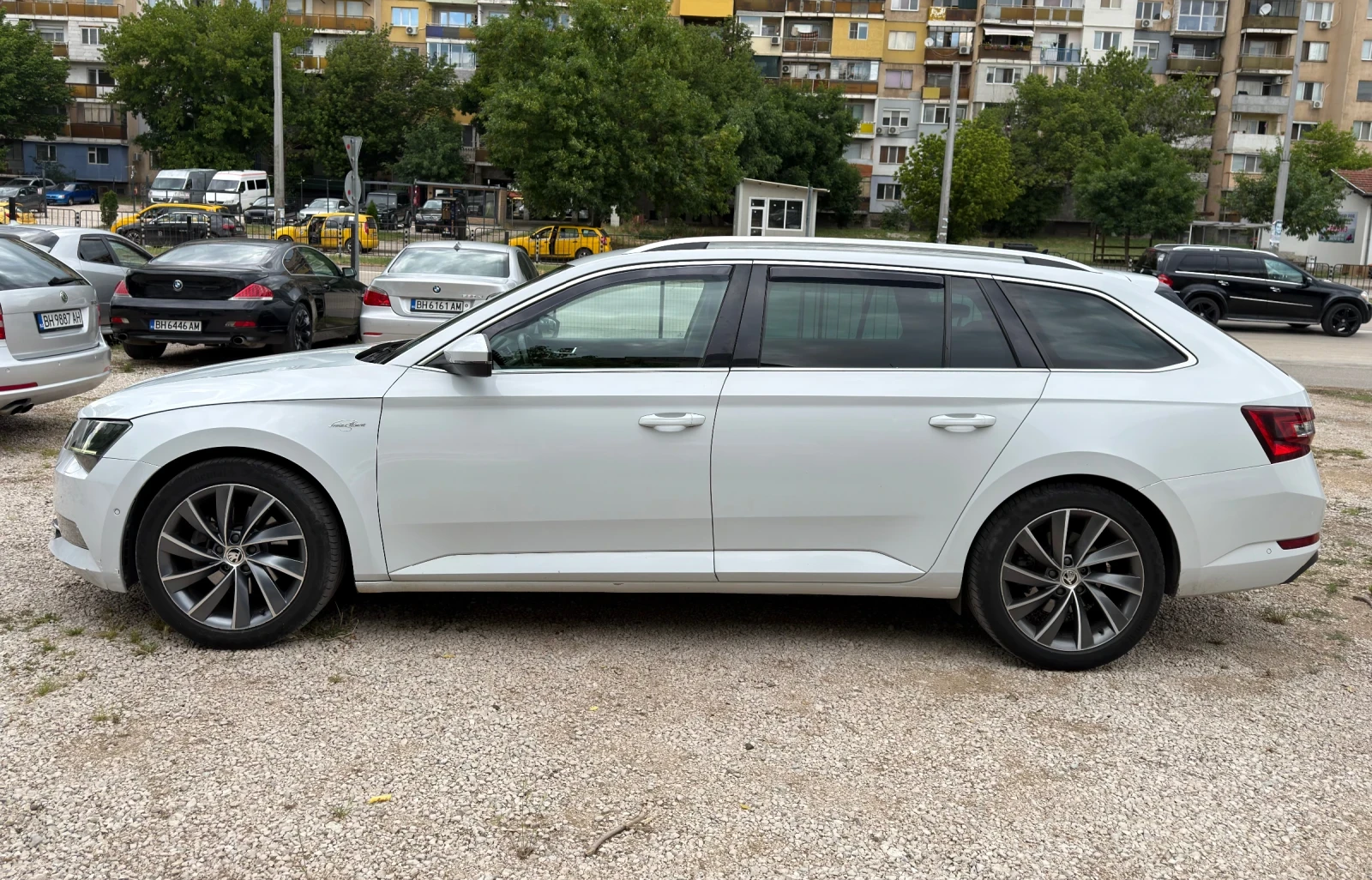Skoda Superb Laurin & Klement 2.0Д 190 КС DSG, снимка 4 - Автомобили и джипове - 52043547