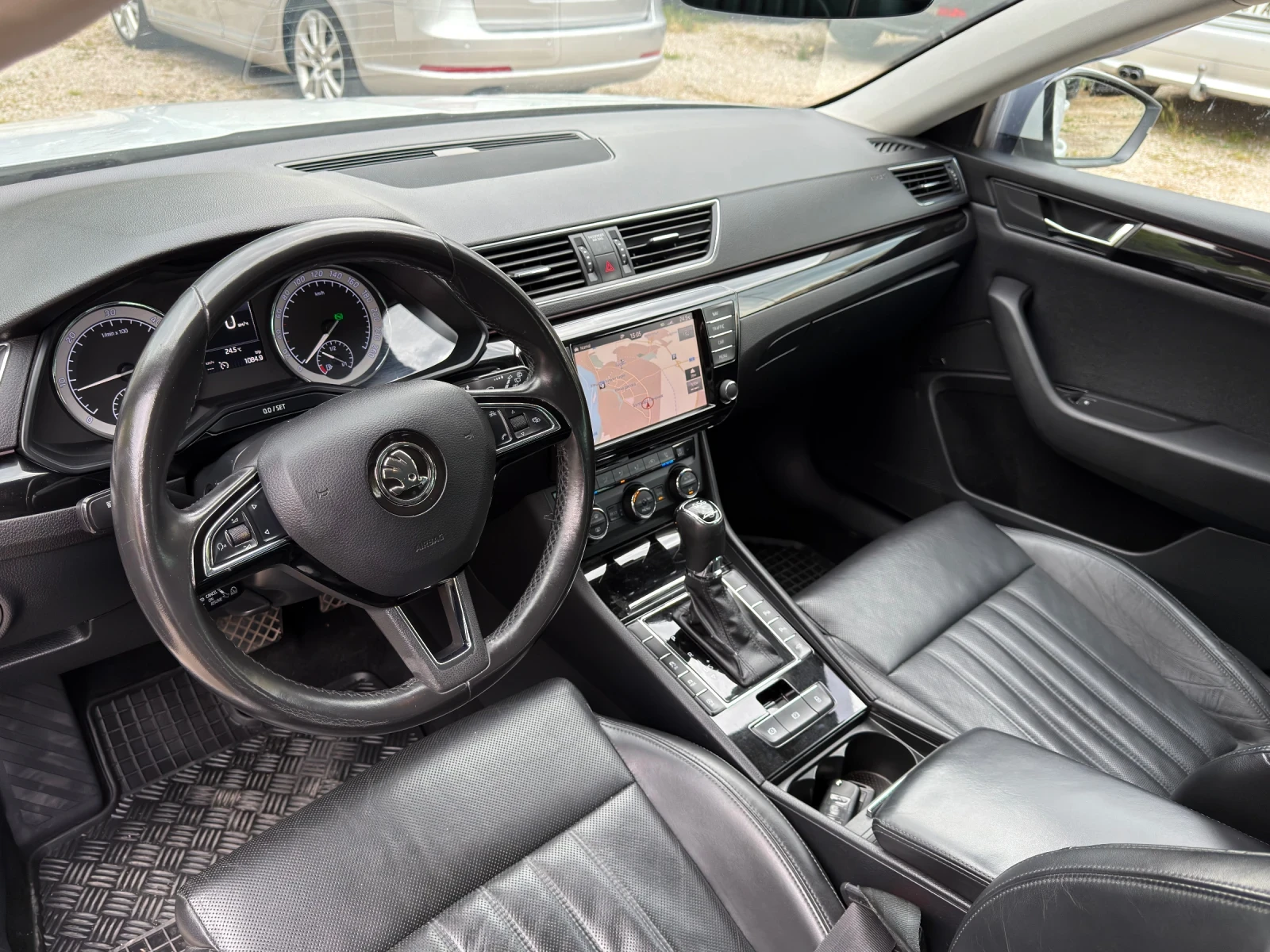 Skoda Superb Laurin & Klement 2.0Д 190 КС DSG, снимка 11 - Автомобили и джипове - 52043547