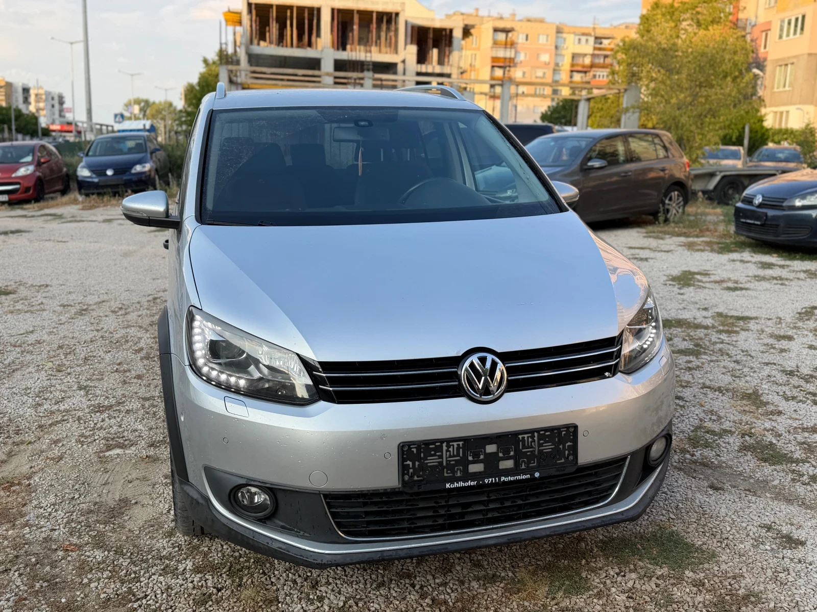 VW Touran 1.6Д CROSS, снимка 9 - Автомобили и джипове - 52043547