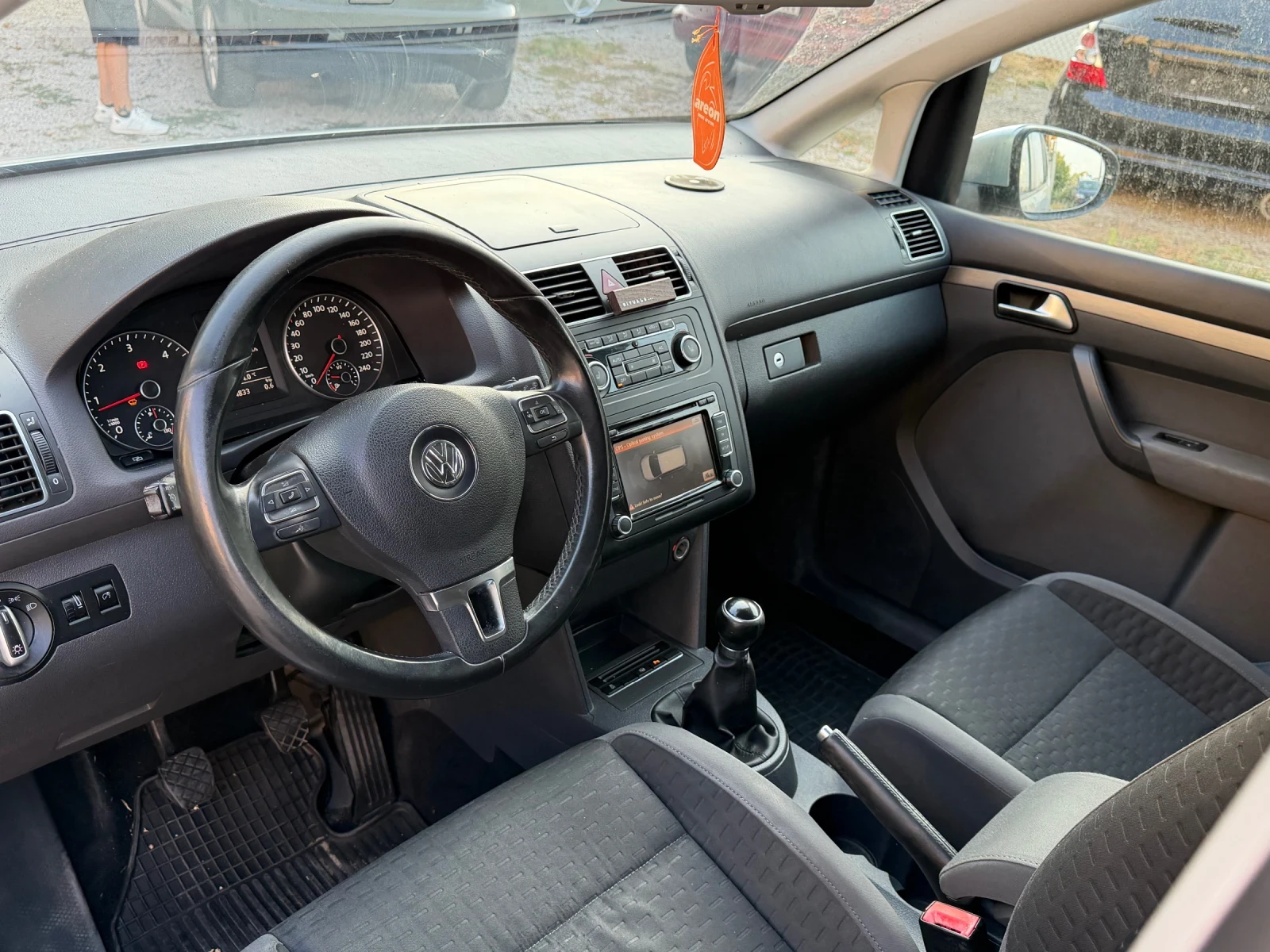 VW Touran 1.6Д CROSS, снимка 10 - Автомобили и джипове - 52043547