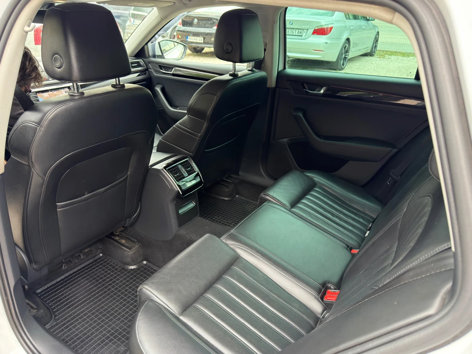 Skoda Superb Laurin & Klement 2.0Д 190 КС DSG, снимка 13 - Автомобили и джипове - 52043547
