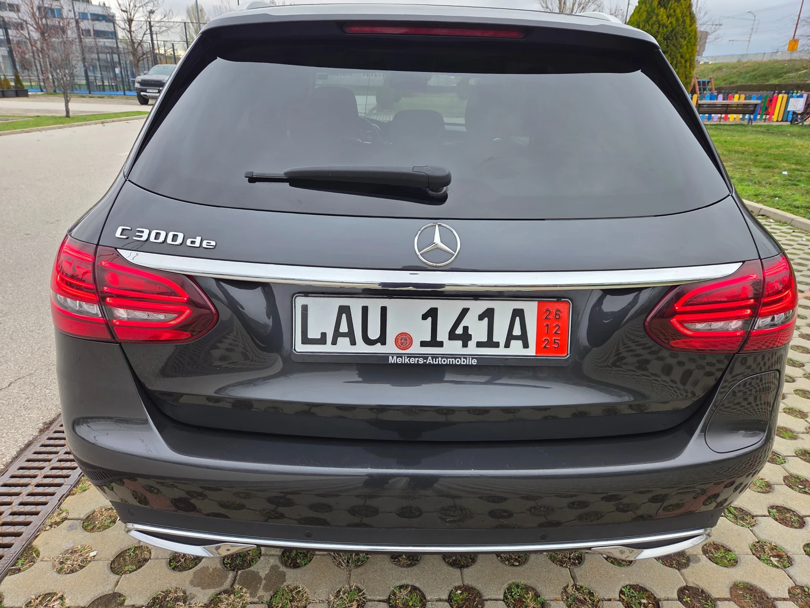 Mercedes-Benz C 300 Plug-in hybrid 4matic - изображение 4