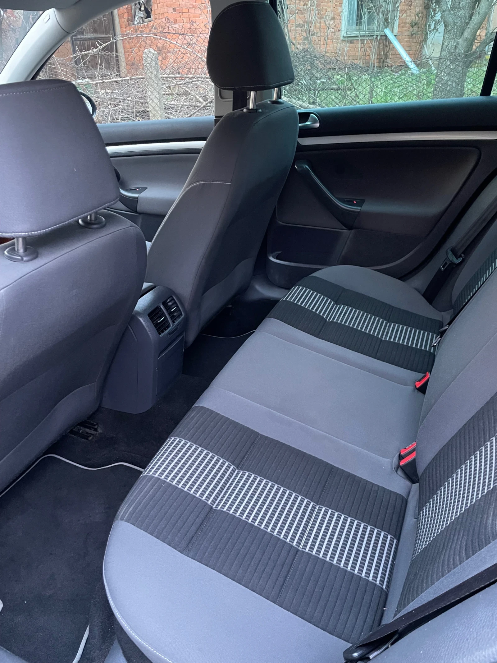 VW Golf INDIVIDUAL EDITION 1.9TDI ЗАПАЗЕН , снимка 10 - Автомобили и джипове - 53774403