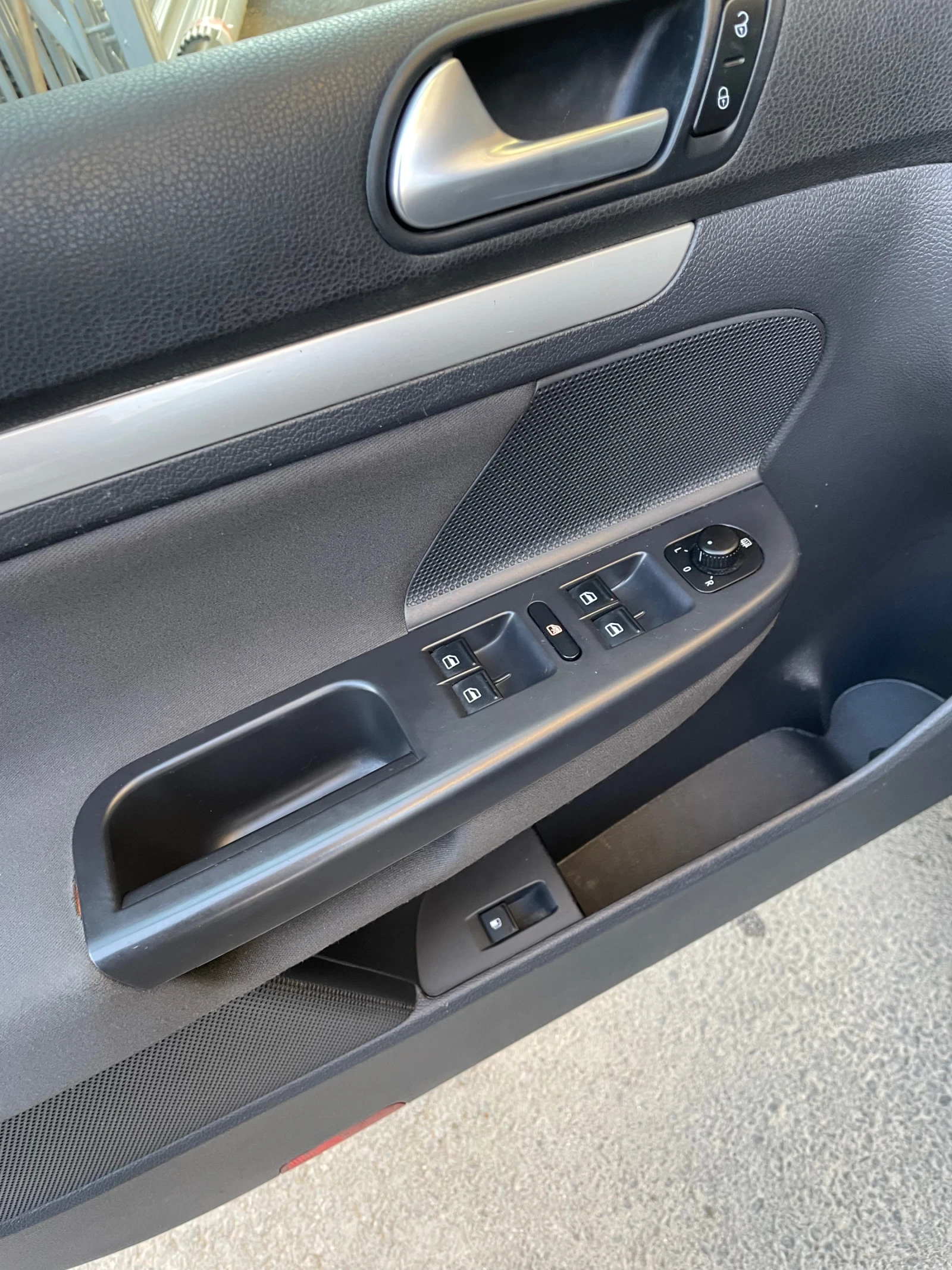 VW Golf INDIVIDUAL EDITION 1.9TDI ЗАПАЗЕН , снимка 11 - Автомобили и джипове - 53774403