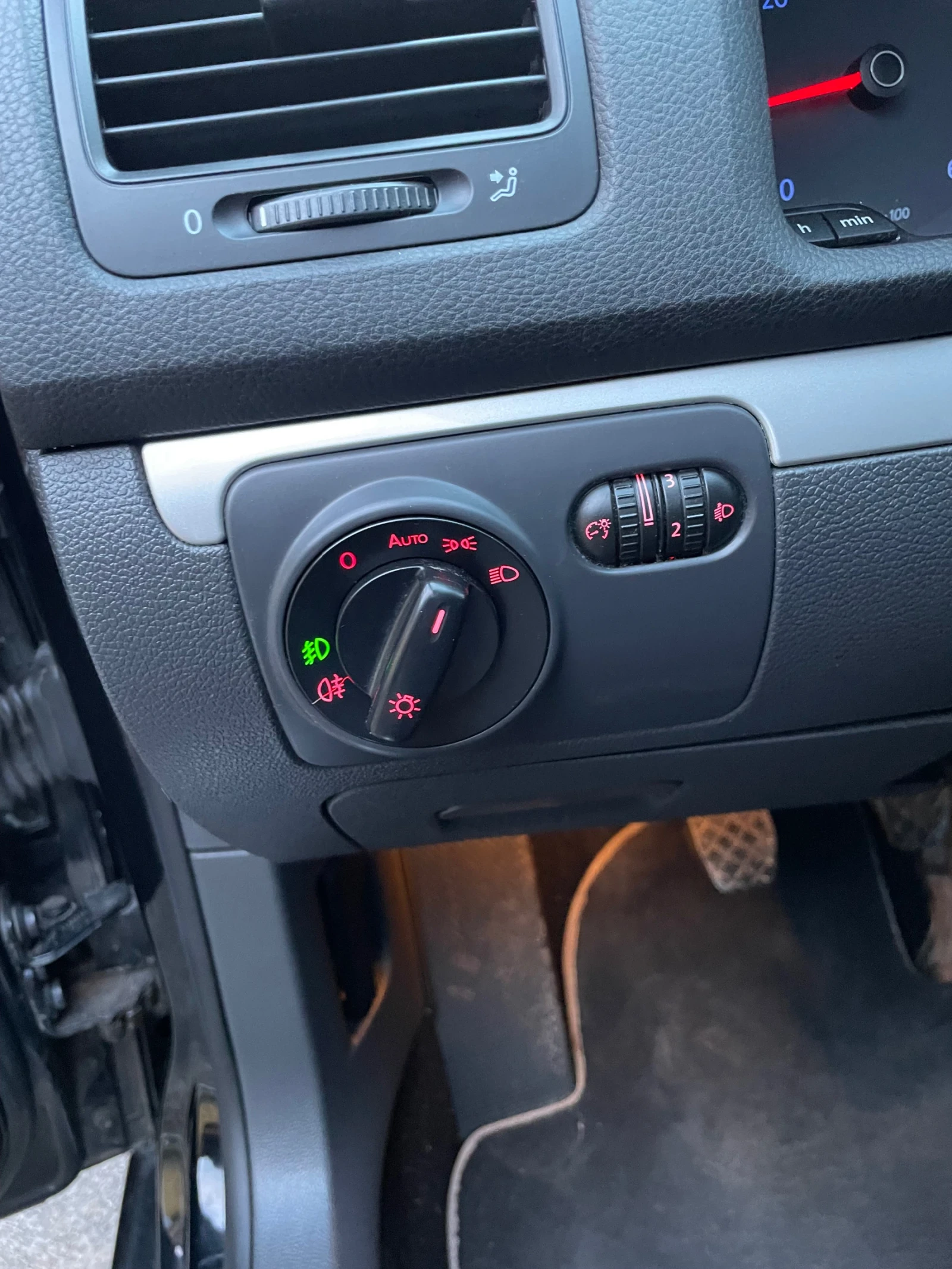 VW Golf INDIVIDUAL EDITION 1.9TDI ЗАПАЗЕН , снимка 16 - Автомобили и джипове - 53774403