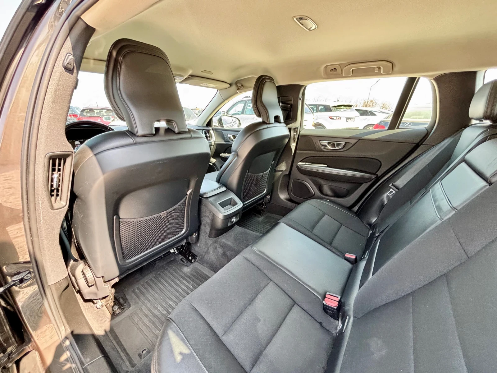 Volvo V60 Cross Country 2.0D/4X4/ДИСТРОНИК/ЕВРО 6 , снимка 9 - Автомобили и джипове - 53981798