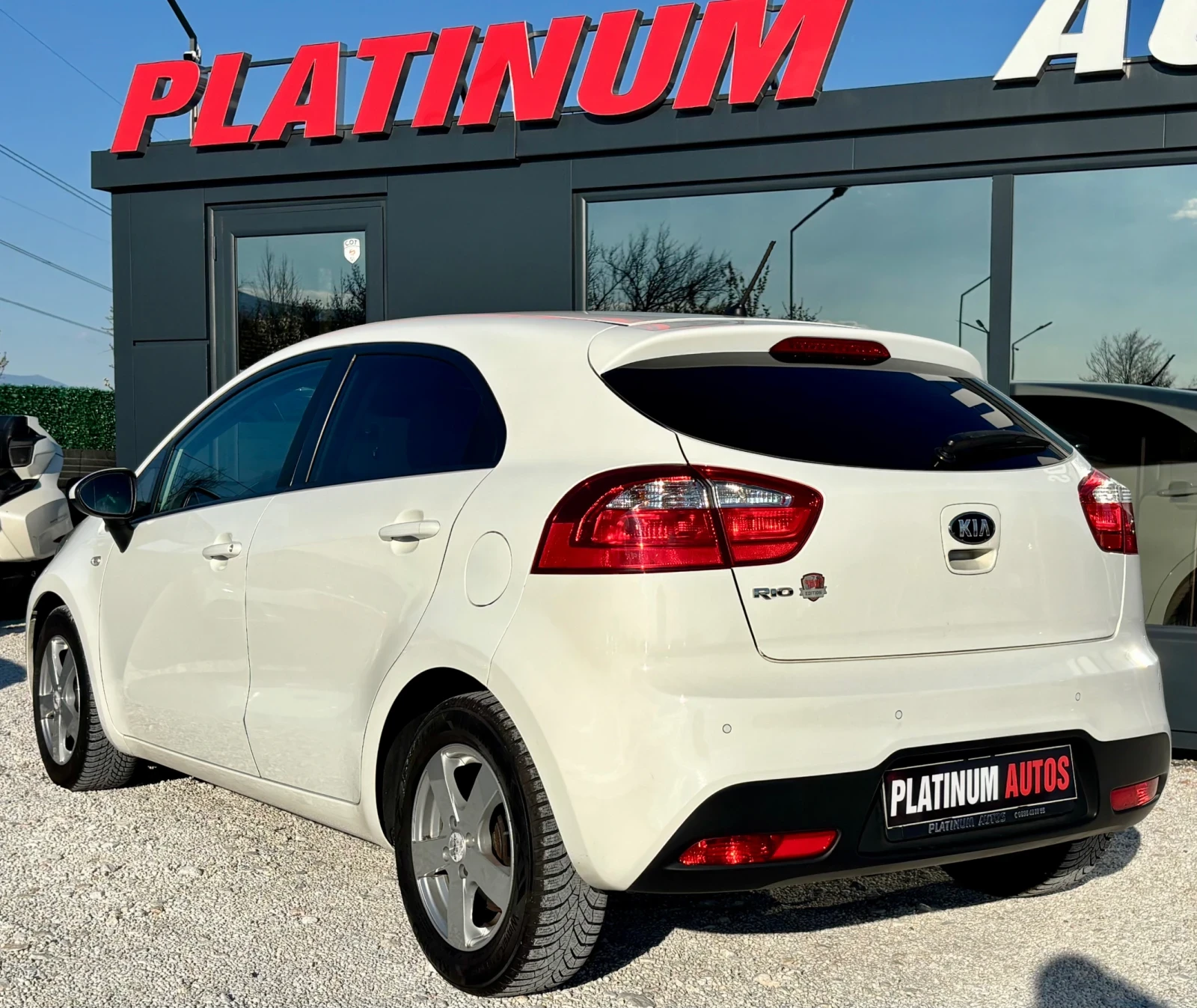 Kia Rio 1.4I/ПОДГРЕВ/ПАРКТРОНИК/6 СКОРОСТИ/2 КЛЮЧА, снимка 6 - Автомобили и джипове - 54119803