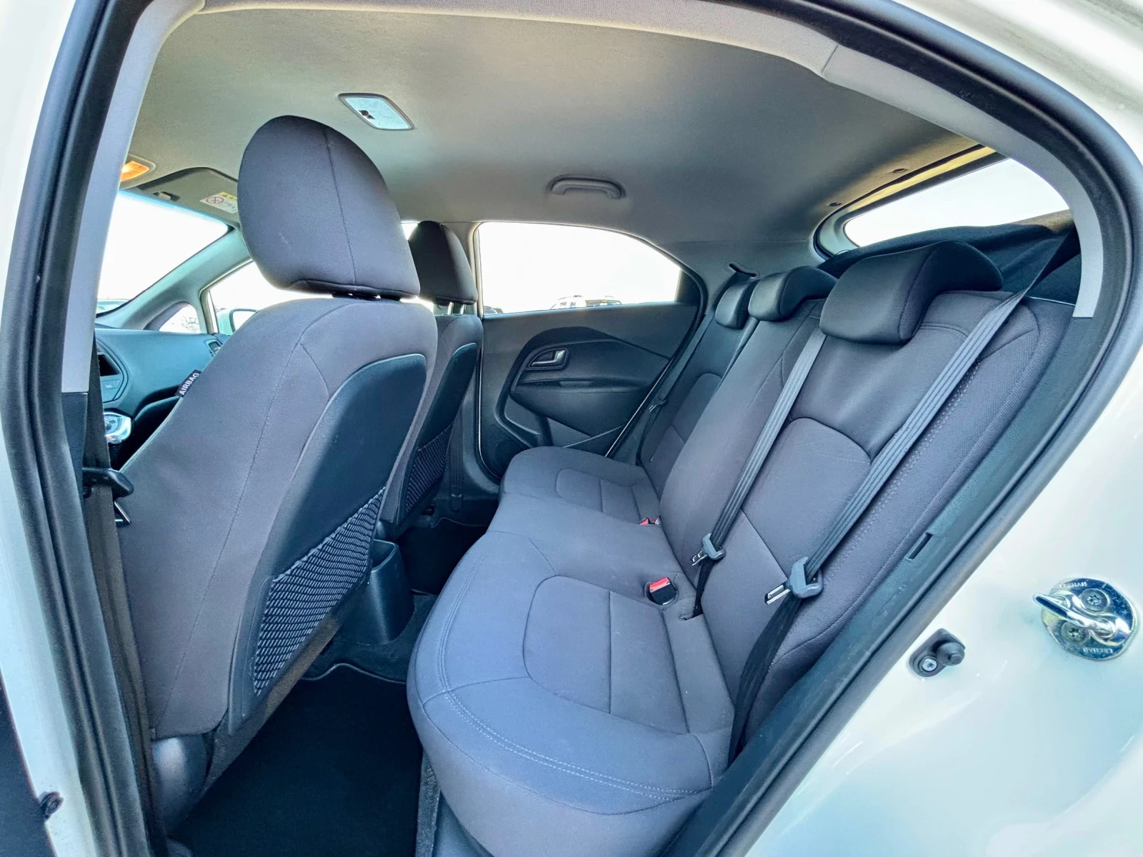 Kia Rio 1.4I/ПОДГРЕВ/ПАРКТРОНИК/6 СКОРОСТИ/2 КЛЮЧА, снимка 10 - Автомобили и джипове - 54119803