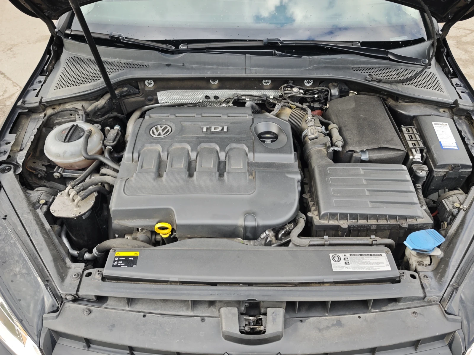 VW Golf 1.6TDI, снимка 16 - Автомобили и джипове - 54395650