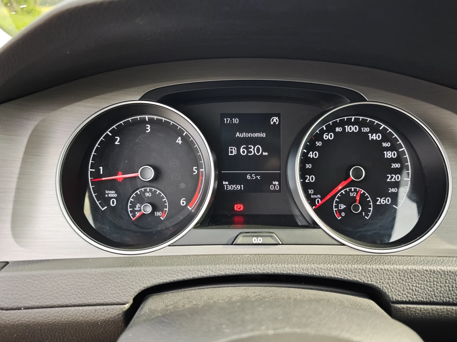 VW Golf 1.6TDI, снимка 8 - Автомобили и джипове - 54395650