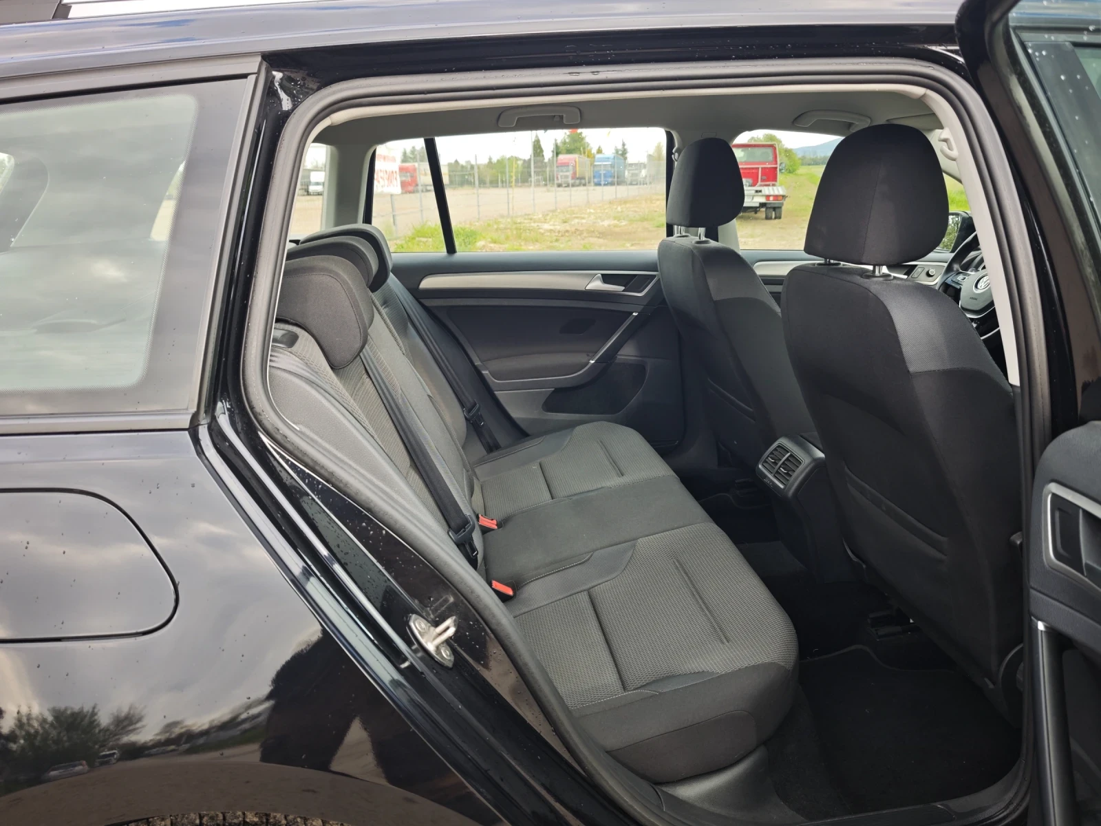 VW Golf 1.6TDI, снимка 13 - Автомобили и джипове - 54395650