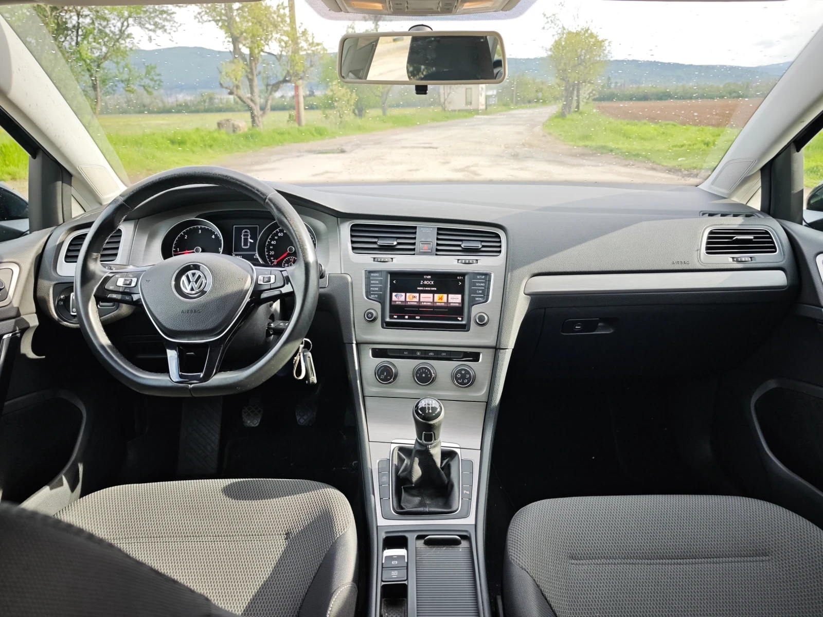 VW Golf 1.6TDI, снимка 7 - Автомобили и джипове - 54395650