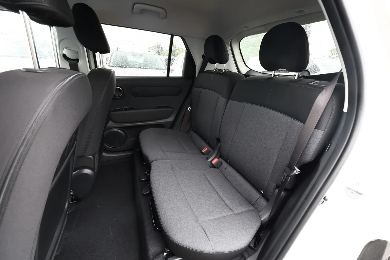 Hyundai Inster, снимка 8 - Автомобили и джипове - 54454721