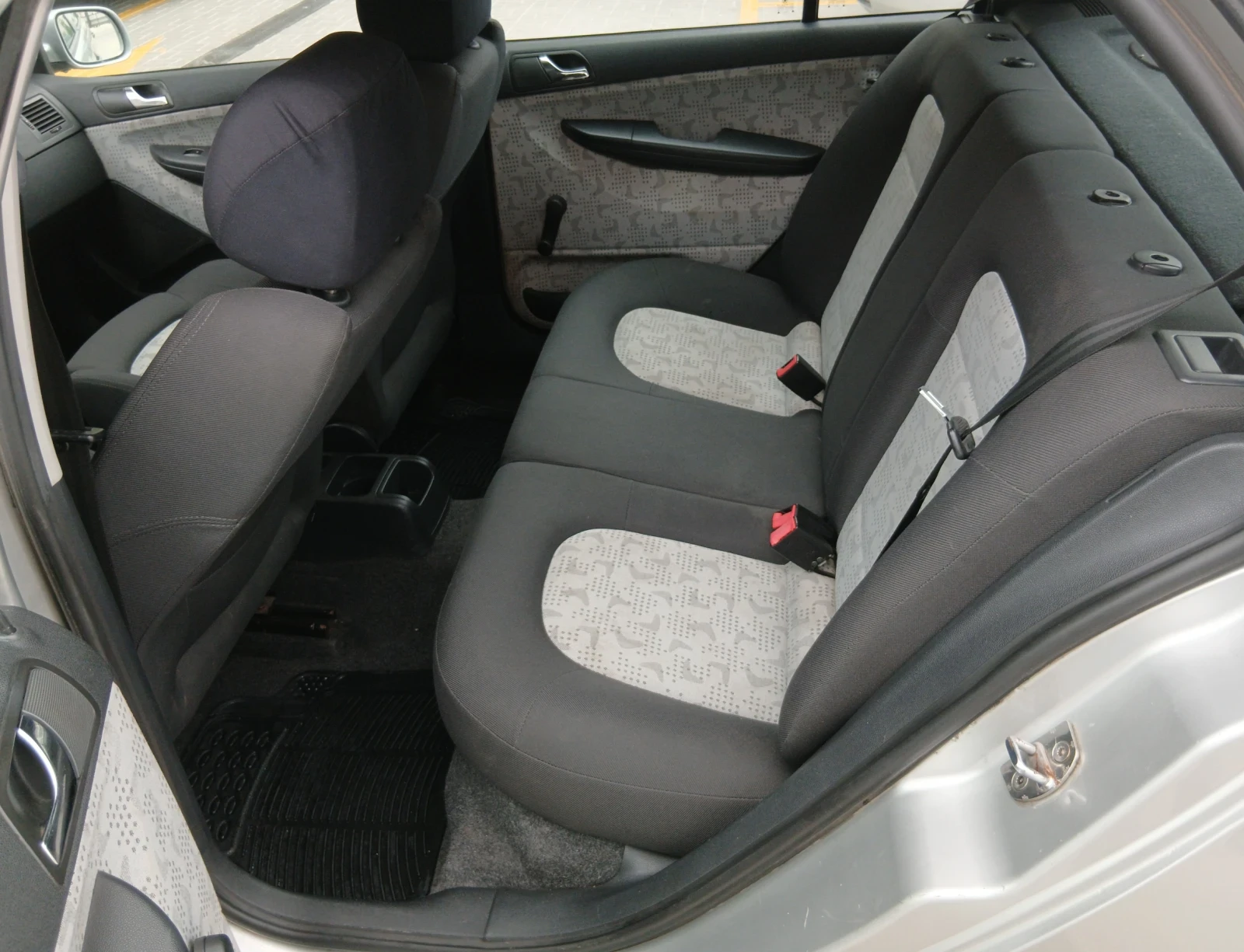 Skoda Fabia 1.9/TDI/101к.с., снимка 8 - Автомобили и джипове - 54481960