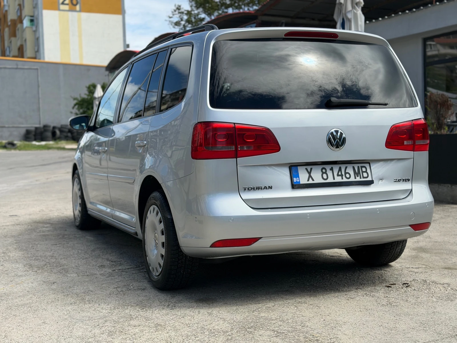 VW Touran 2.0TDI DSG, снимка 2 - Автомобили и джипове - 54579945