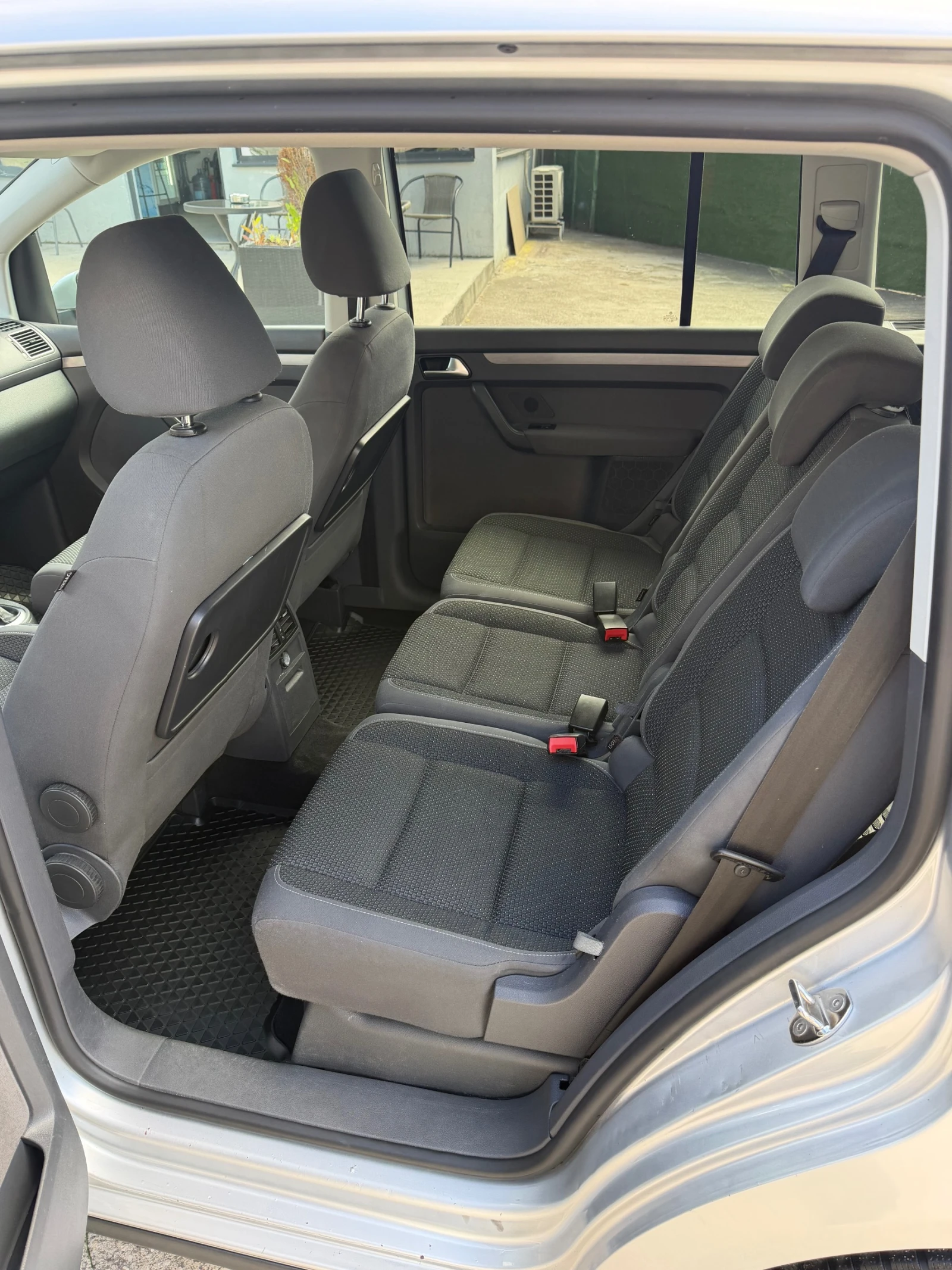 VW Touran 2.0TDI DSG, снимка 8 - Автомобили и джипове - 54579945