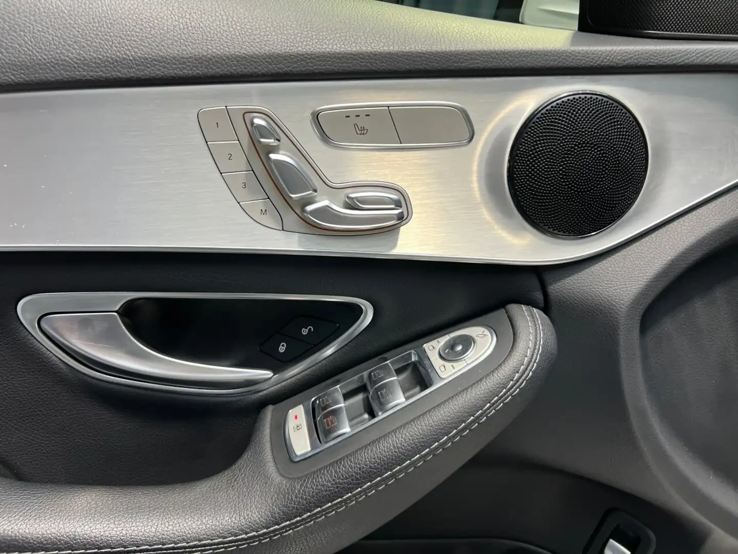 Mercedes-Benz C 300 AMG* Панорама * 4MATIC* 49к км, снимка 9 - Автомобили и джипове - 55198701