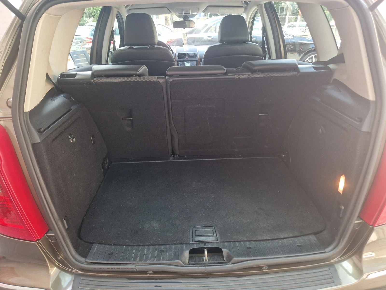 Mercedes-Benz A 180, снимка 14 - Автомобили и джипове - 55481506