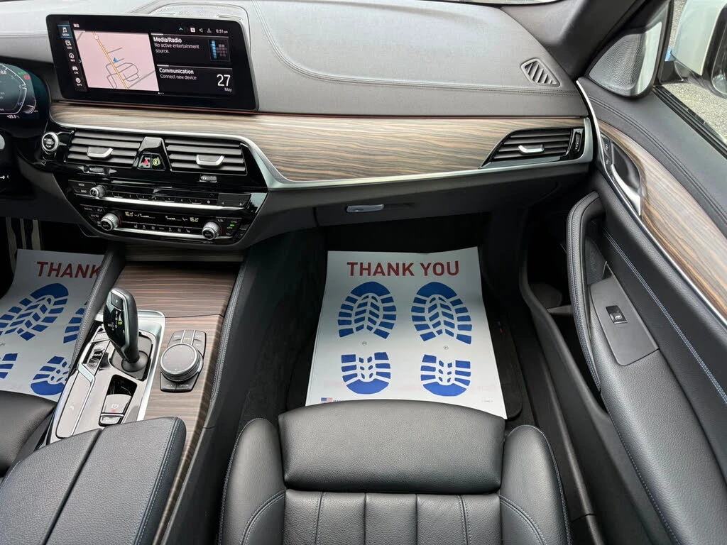 BMW 540 xDrive 40i* M SPORT* BOWERS & WILKINS* DISTRONIC, снимка 13 - Автомобили и джипове - 55661412