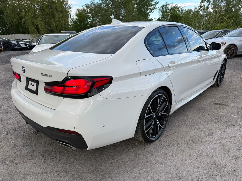 BMW 540 xDrive 40i* M SPORT* BOWERS & WILKINS* DISTRONIC, снимка 2 - Автомобили и джипове - 55661412