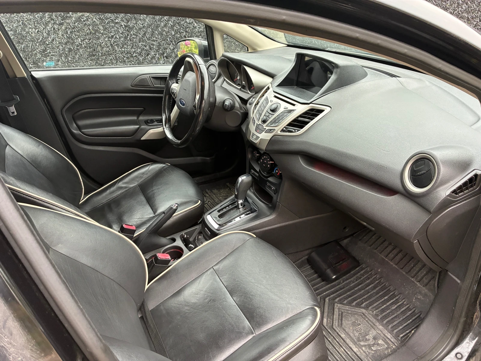 Ford Fiesta 1, 6 газ, снимка 4 - Автомобили и джипове - 56707914