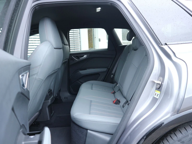 Audi Q4 50* EDITION-ONE* S-LINE* SONOS* MEMORY* DISTR* , снимка 11 - Автомобили и джипове - 50652579