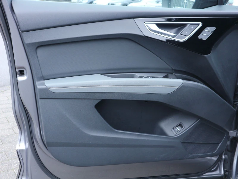 Audi Q4 50* EDITION-ONE* S-LINE* SONOS* MEMORY* DISTR* , снимка 5 - Автомобили и джипове - 50652579