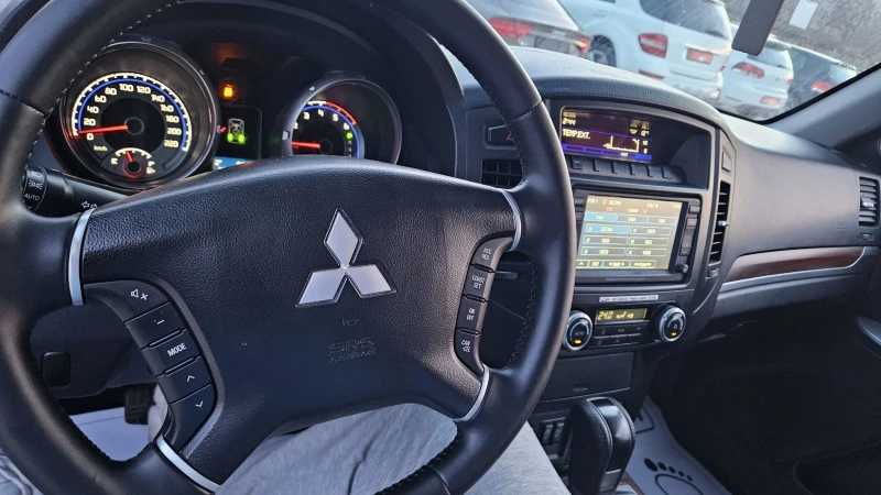 Mitsubishi Pajero 3.2 d...4x4..FULL, снимка 11 - Автомобили и джипове - 52726444