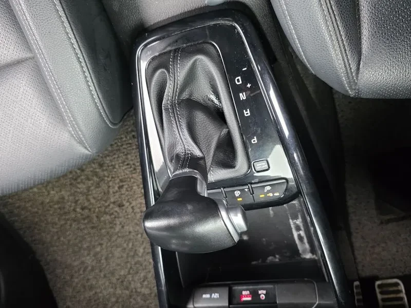 Kia Stonic DIESEL 1.6 PRESTIGE, снимка 9 - Автомобили и джипове - 55323337