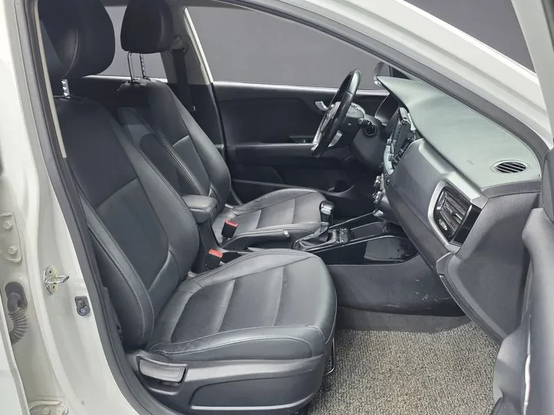 Kia Stonic DIESEL 1.6 PRESTIGE, снимка 11 - Автомобили и джипове - 55323337