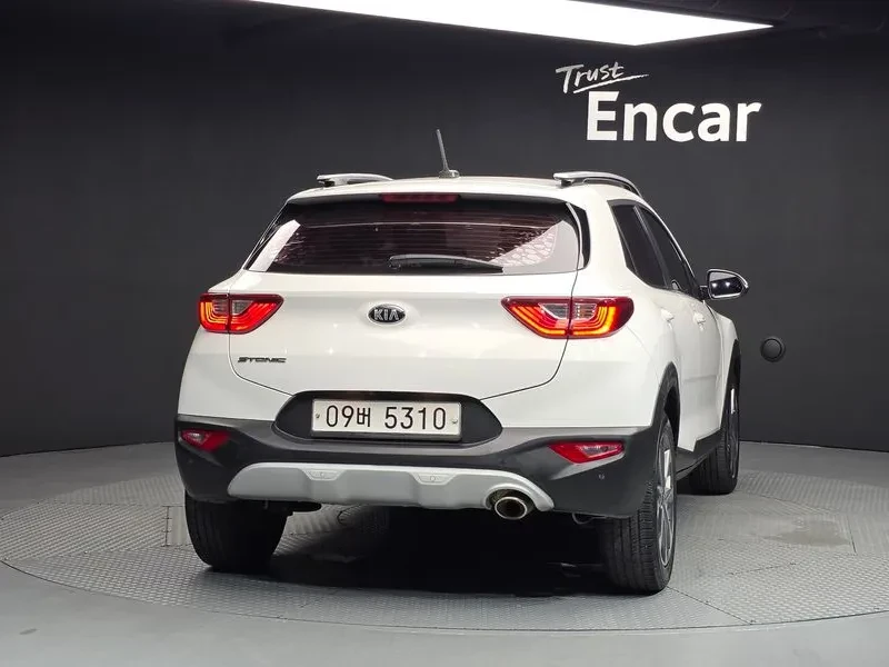 Kia Stonic DIESEL 1.6 PRESTIGE, снимка 4 - Автомобили и джипове - 55323337