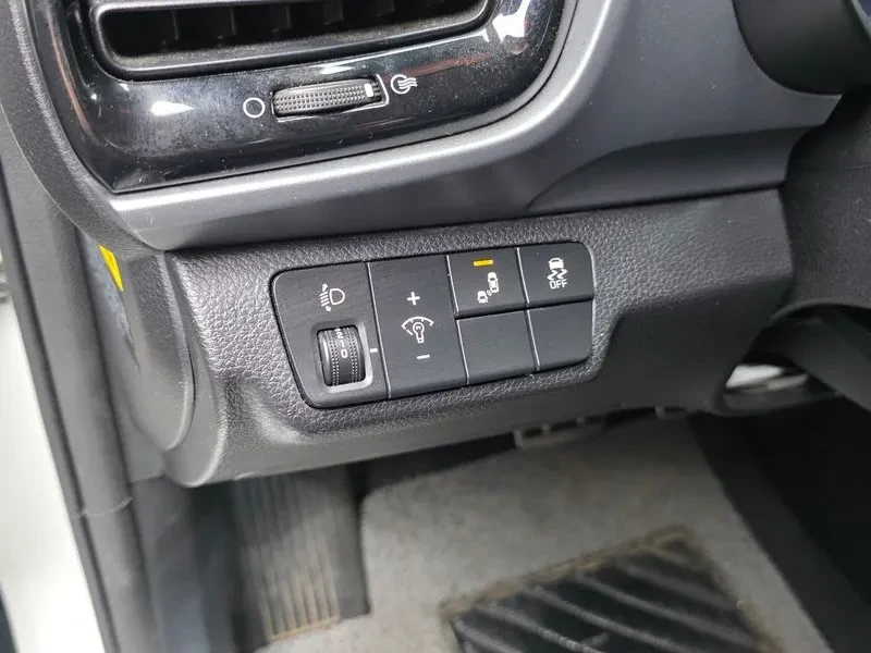 Kia Stonic DIESEL 1.6 PRESTIGE, снимка 16 - Автомобили и джипове - 55323337