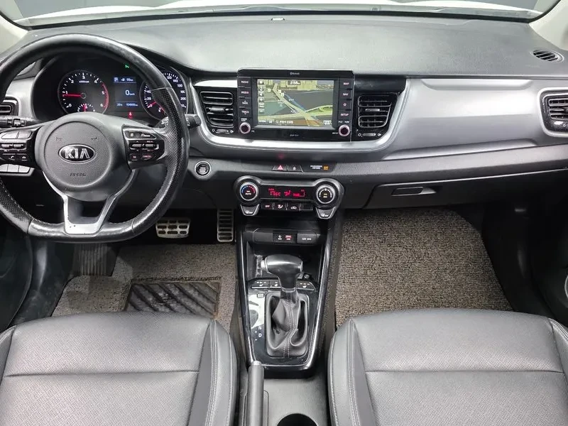 Kia Stonic DIESEL 1.6 PRESTIGE, снимка 7 - Автомобили и джипове - 55323337
