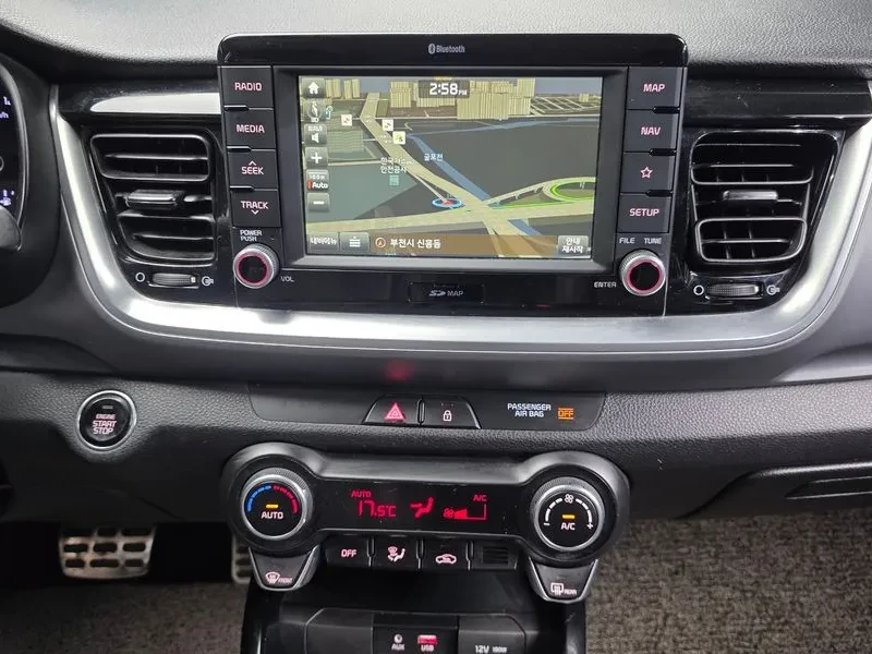 Kia Stonic DIESEL 1.6 PRESTIGE, снимка 14 - Автомобили и джипове - 55323337